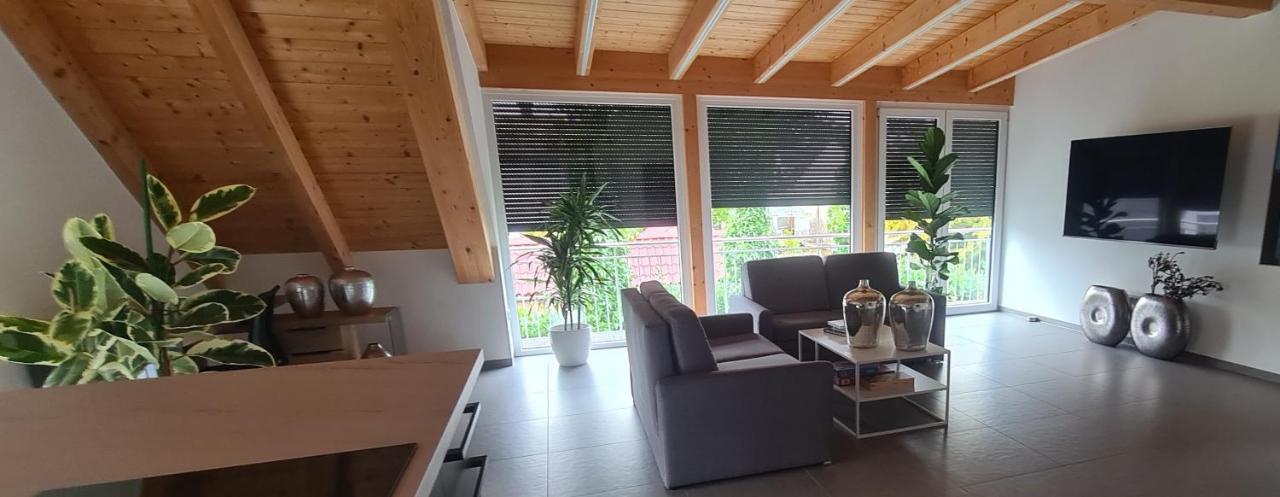 Moderne Ferienunterkunft/Wohnung Burgthann Exterior foto